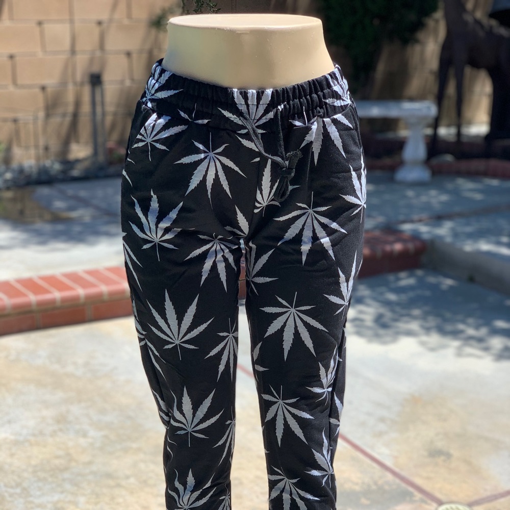 New weed joggers with pockets